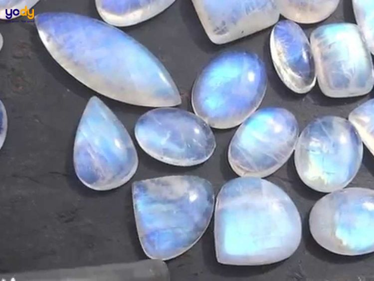 Đá mặt trăng (moonstone)