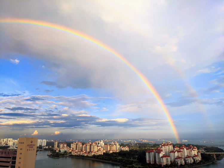 Hình cầu vồng ở thành phố