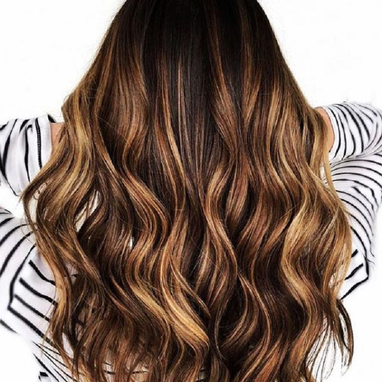 Balayage màu nâu hạt dẻ cho tóc nâu tự nhiên