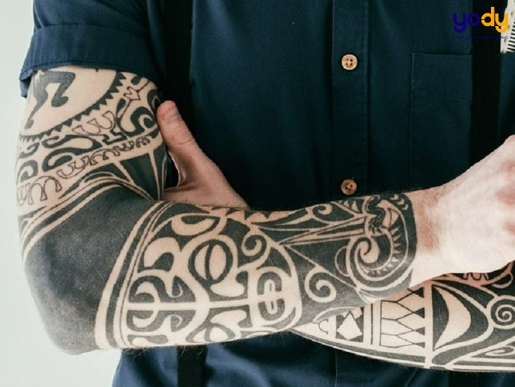 Hình xăm full tay hoạ tiết maori