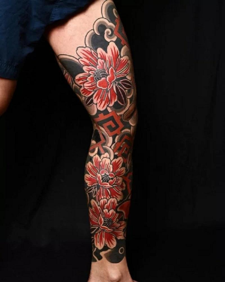 Tattoo hoa mẫu đơn đỏ đen cực chất