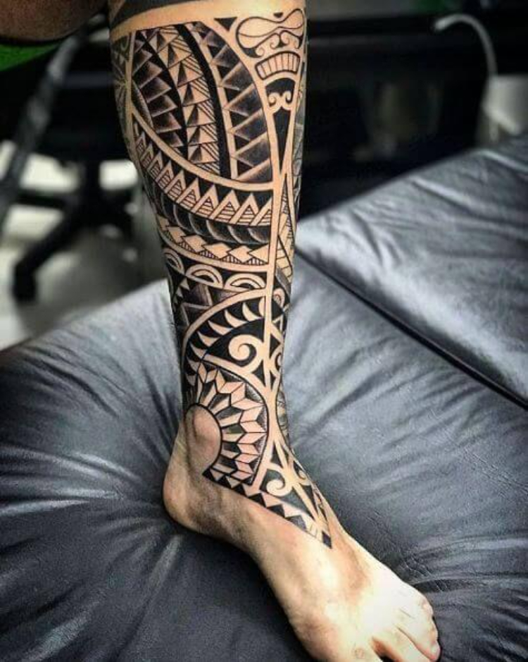 Hình xăm maori full chân đẹp