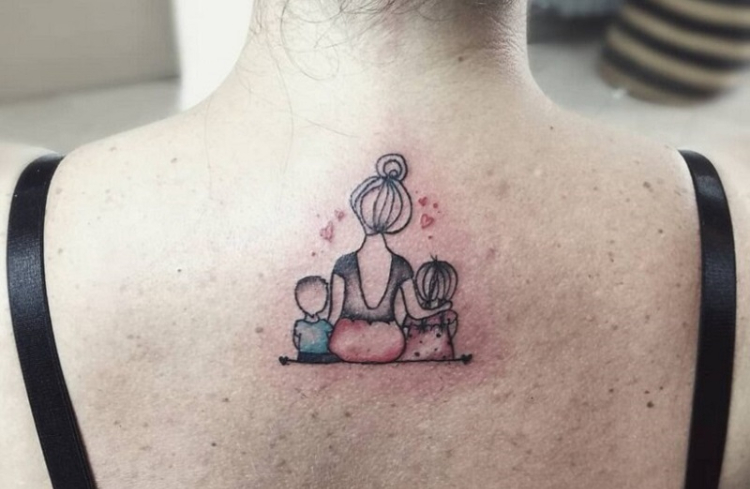 Tattoo mẹ bồng 2 con đáng yêu