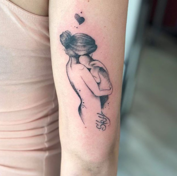 Tattoo mẹ bồng con đẹp, đơn giản