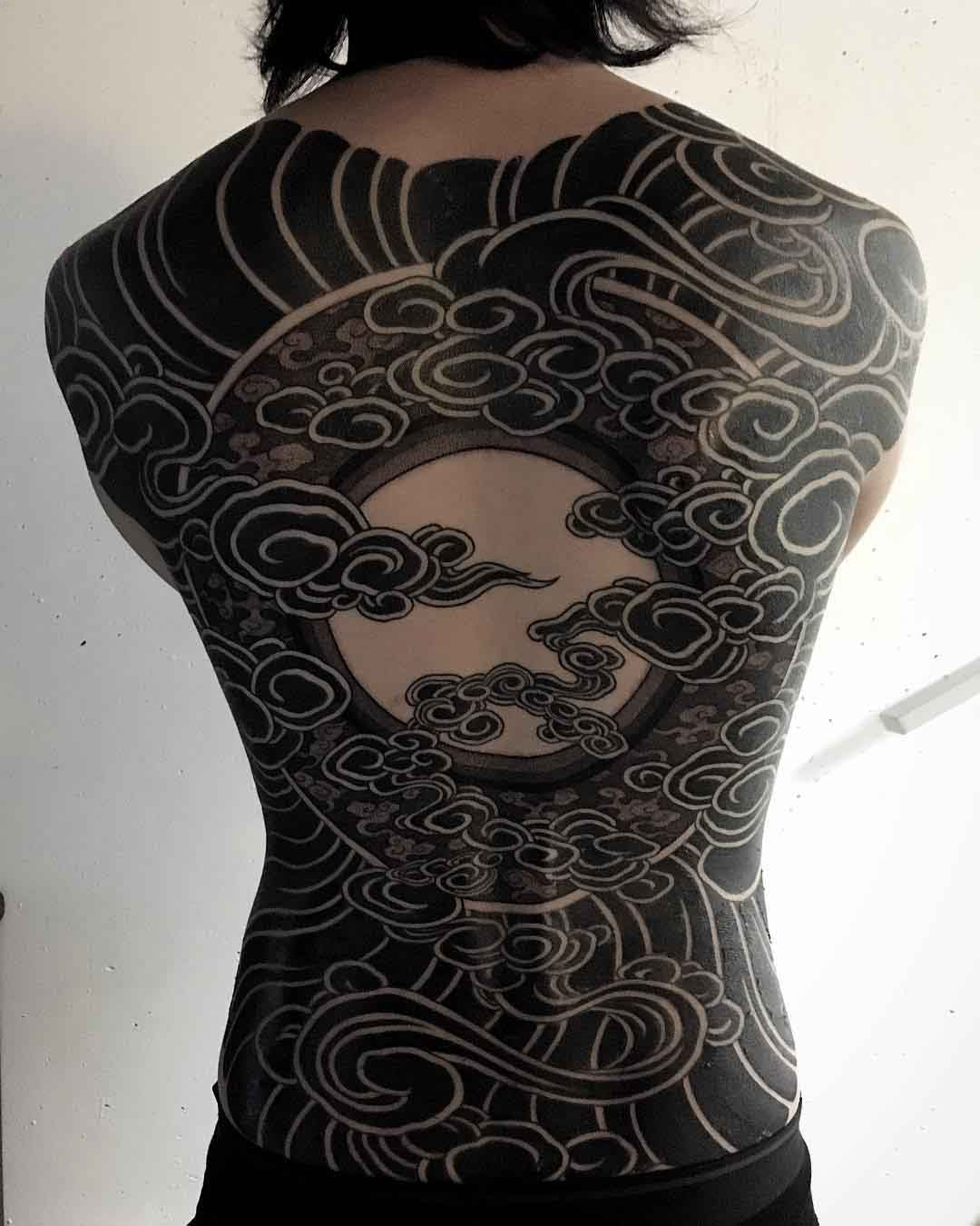 Tattoo Nhật cổ kín lưng hình đám mây