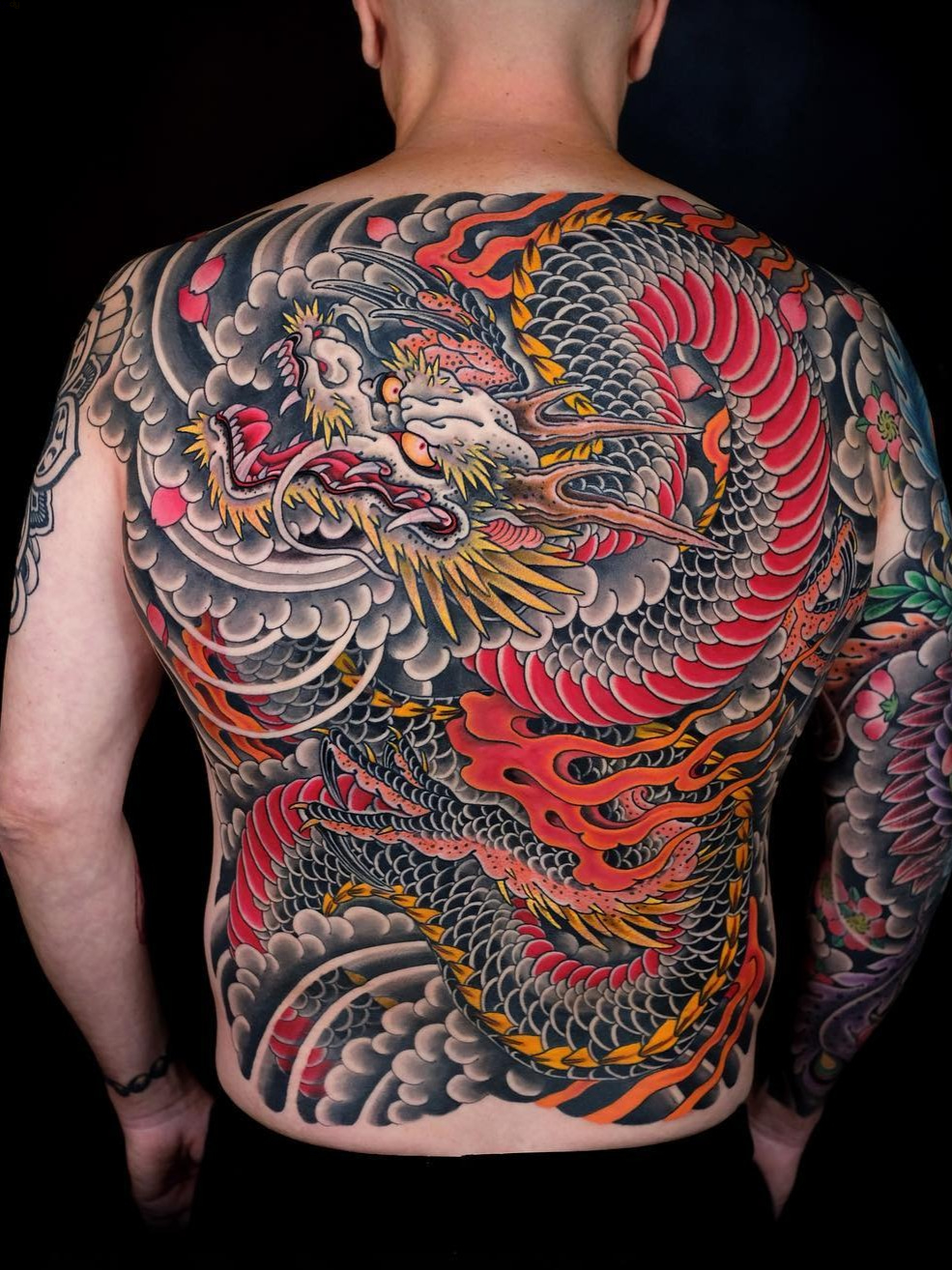 Tattoo Nhật kín lưng hình rồng yakuza