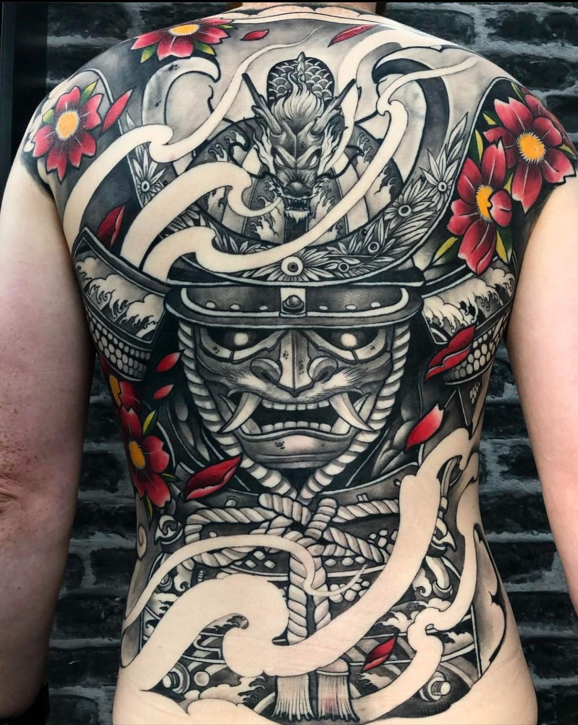 Tattoo Nhật kín lưng samurai và rồng