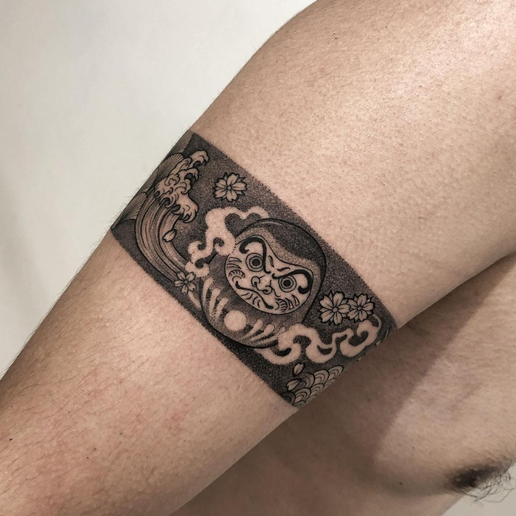 Mẫu tattoo vòng tay Nhật cổ Daruma đẹp