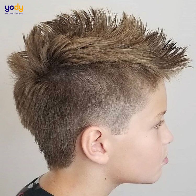 Kiểu tóc Mohawk ngắn cá tính cho bé trai ít tóc