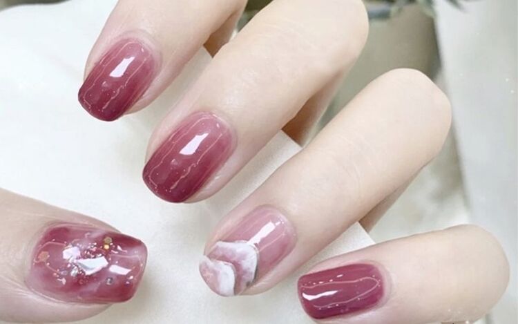 Mẫu nail đơn giản sang trọng