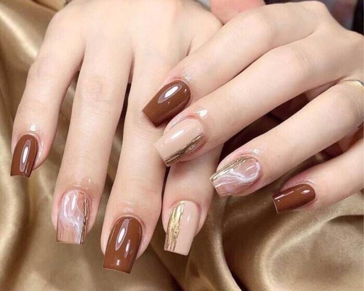 Mẫu nail đơn giản sang trọng