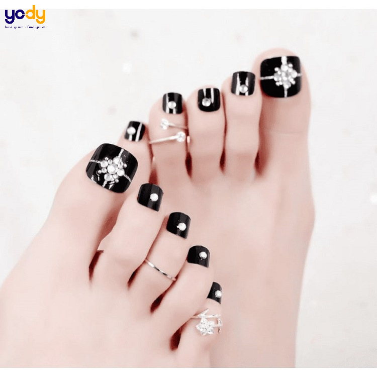 nail chân đính đá sang trọng đẹp