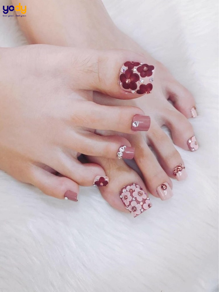 nail chân đính đá sang trọng đẹp