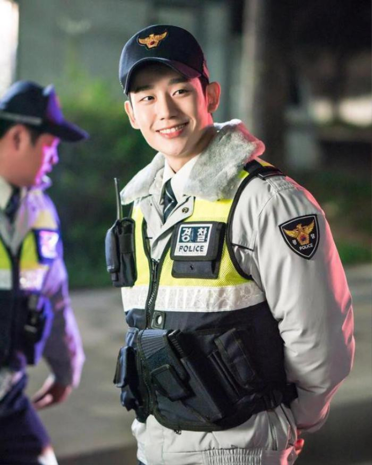 Phim của Jung Hae In hay nhất: Khi nàng say giấc – While You Were Sleeping