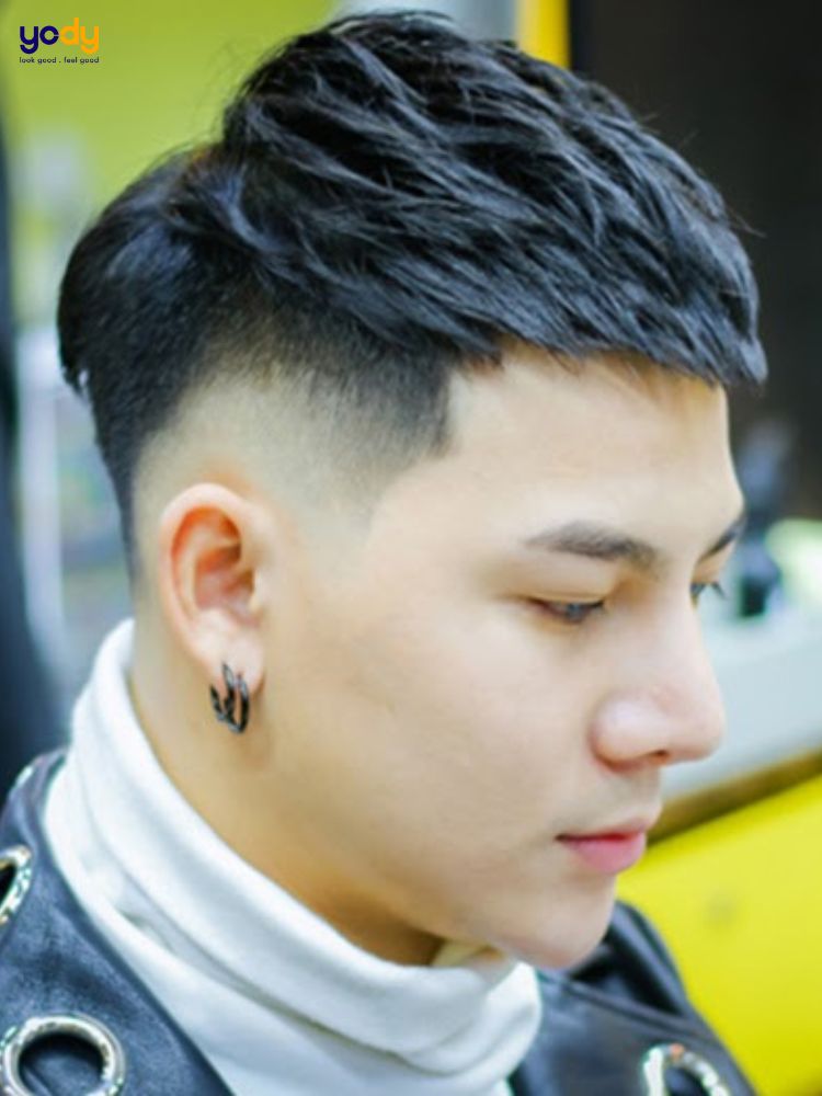 Tóc Mohican ngắn vuốt cụp 