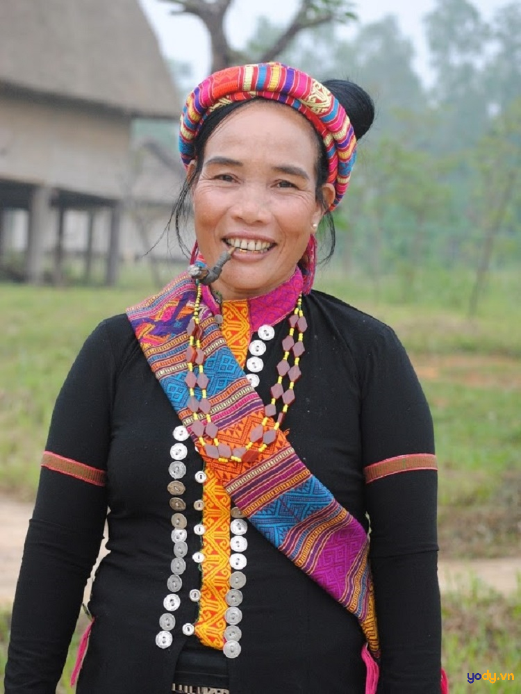 Trang phục dân tộc Bru-Vân Kiều
