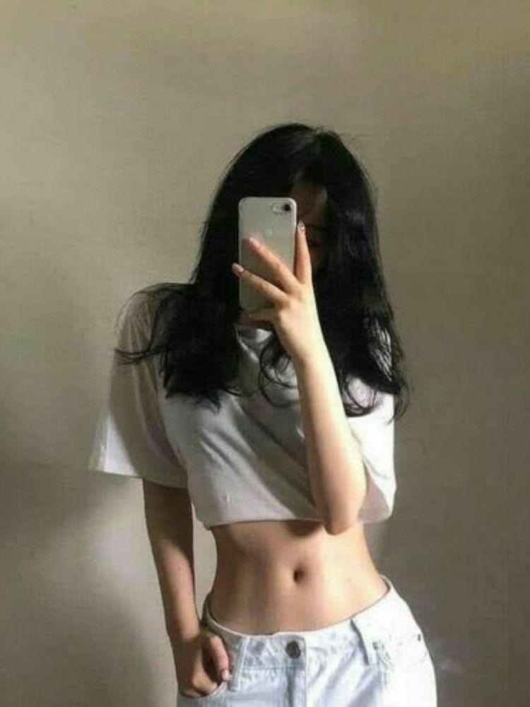 Ảnh eo thon chụp gương che mặt sexy, quyến rũ