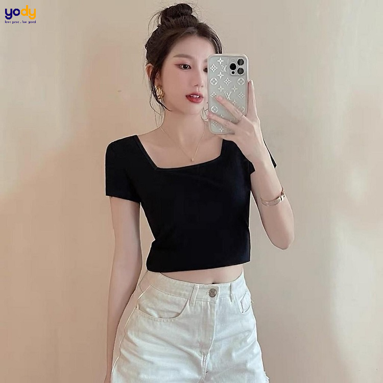 Áo croptop cổ vuông