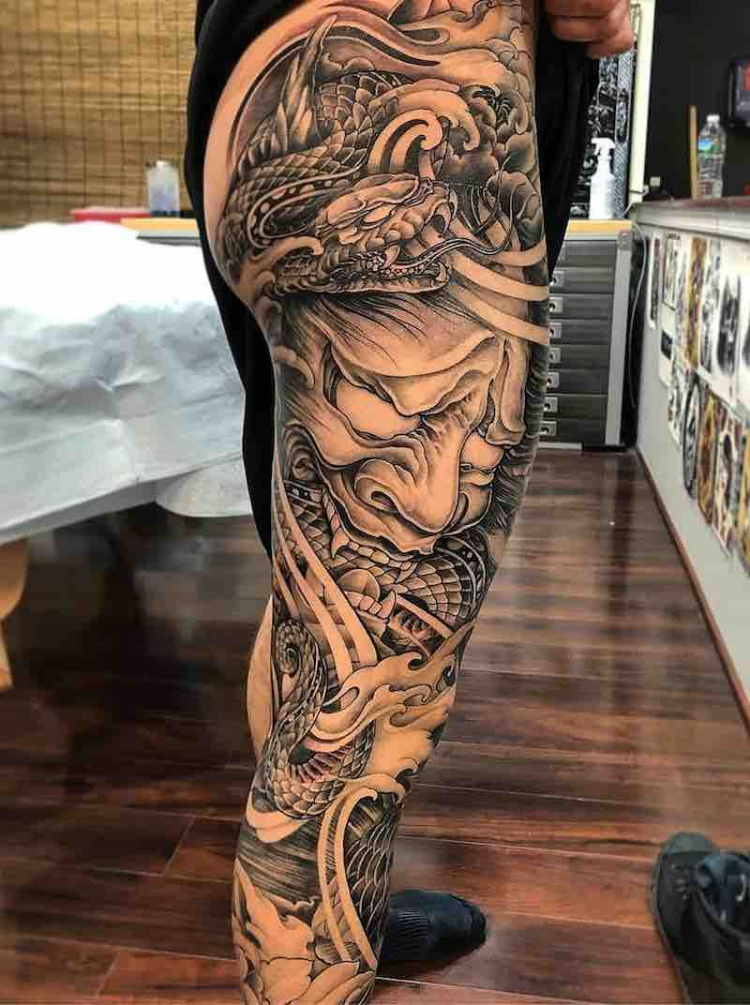 Tatttoo bắp chân hình mặt quỷ cool ngầu