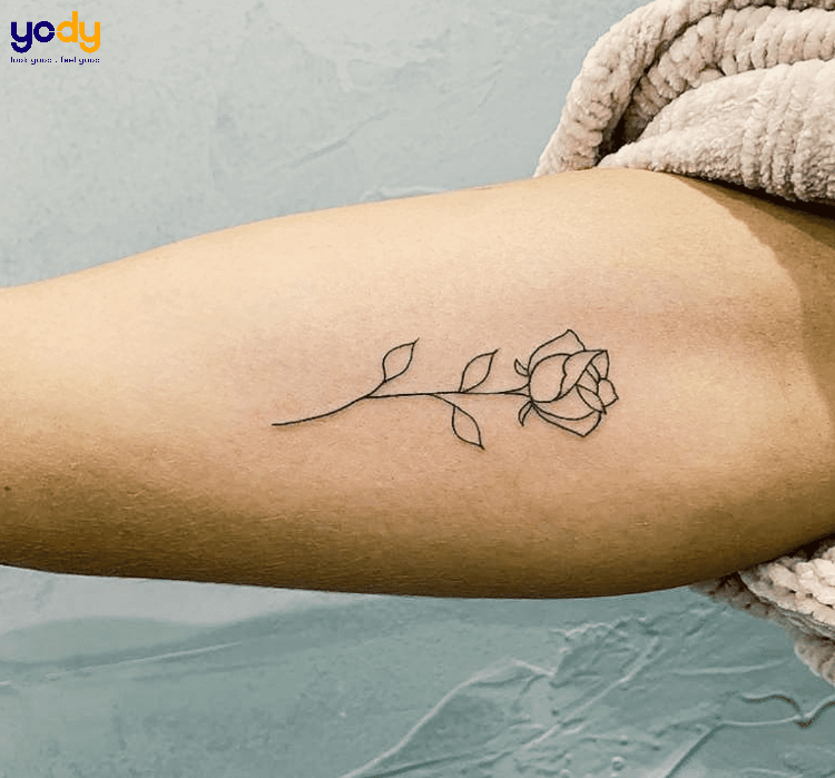 Tattoo hoa hồng mini cute ở tay