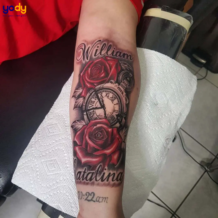 Tattoo hoa hồng kết hợp với đồng hồ đẹp