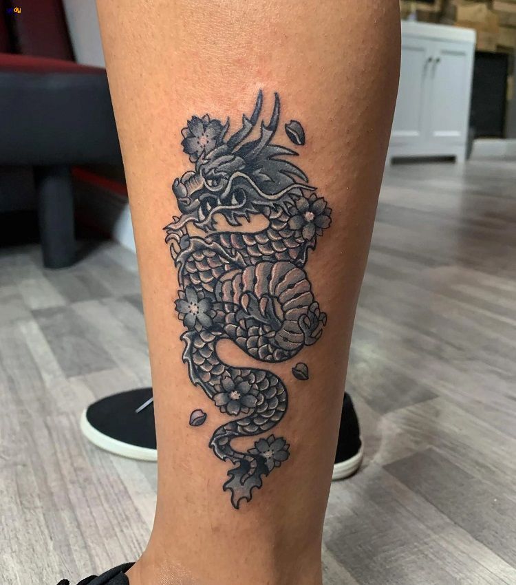 Hình xăm con rồng ở chân