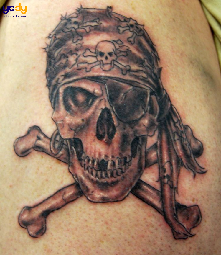 Tattoo đầu lâu xương chéo phong cách cướp biển
