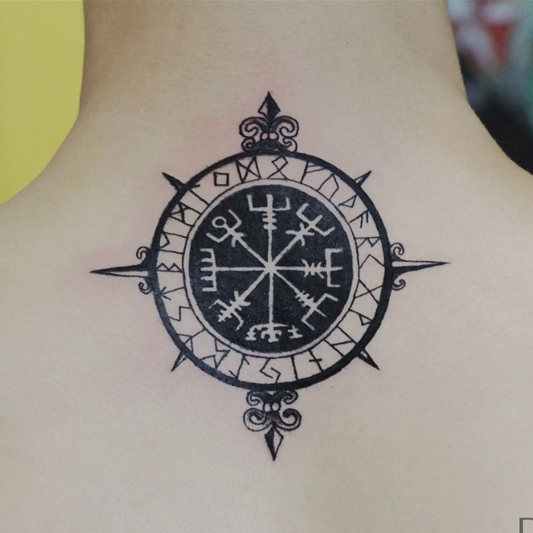 Hình xăm la bàn vegvisir 