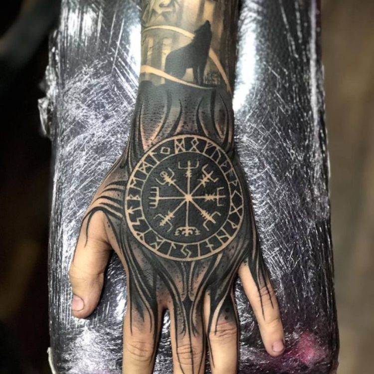 Hình xăm la bàn vegvisir 