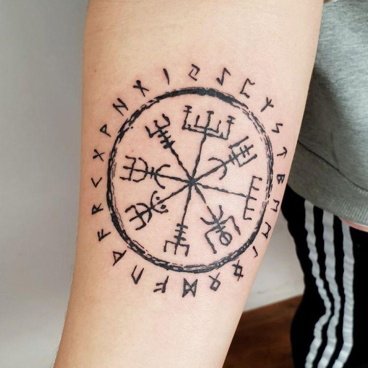 Hình xăm la bàn vegvisir 