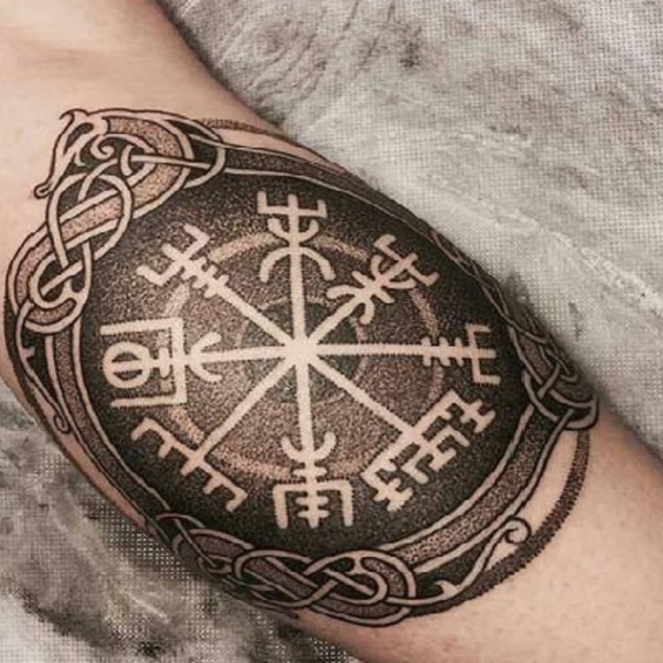 Hình xăm la bàn vegvisir 