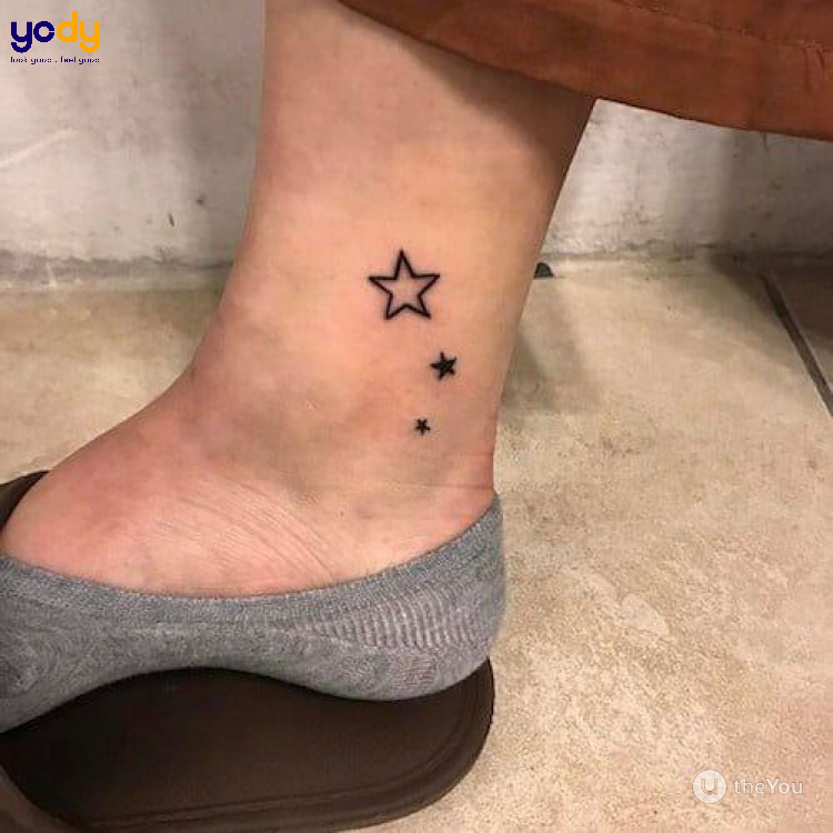 Tattoo ngôi sao nhỏ xinh ở chân