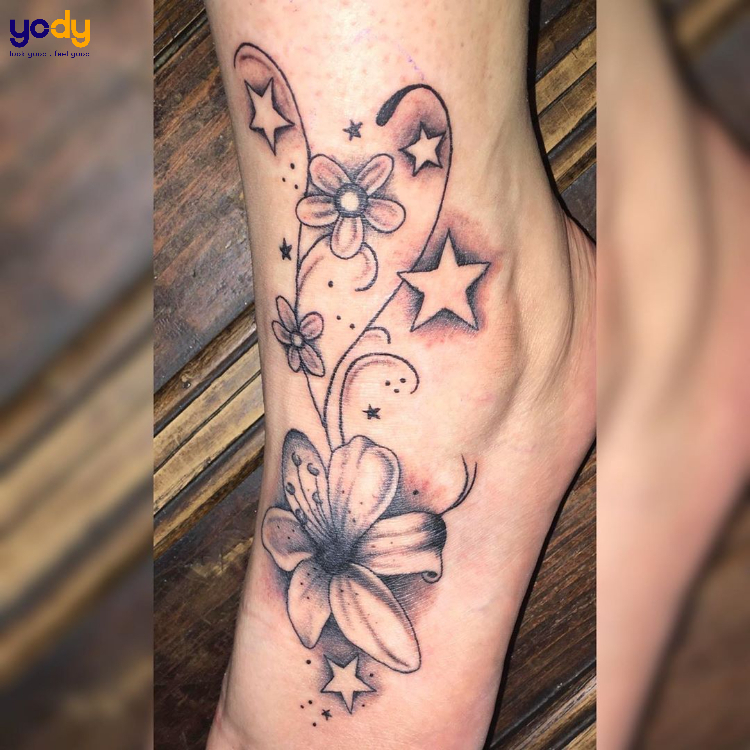 Tattoo ngôi sao mix cùng hoa đẹp