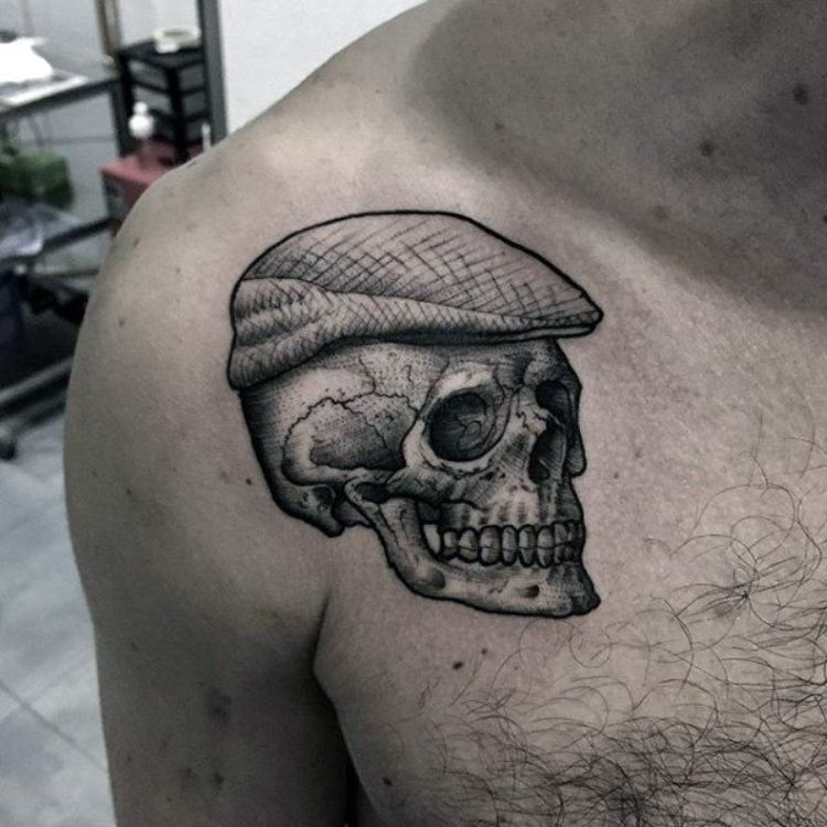 Tattoo hình đầu lâu đội mũ beret ngầu