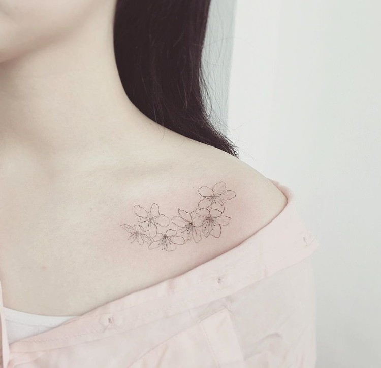 Tattoo hoa cho nữ mệnh Mộc