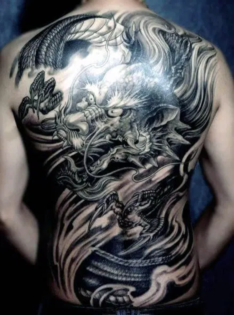 Tattoo rồng kín lưng đẹp, phong thuỷ