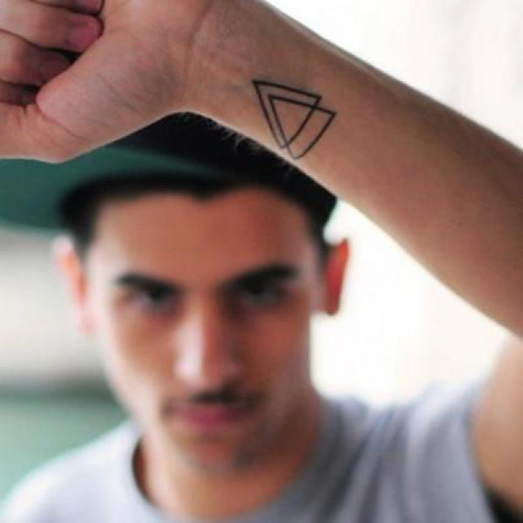 Tattoo tam giác cá tính