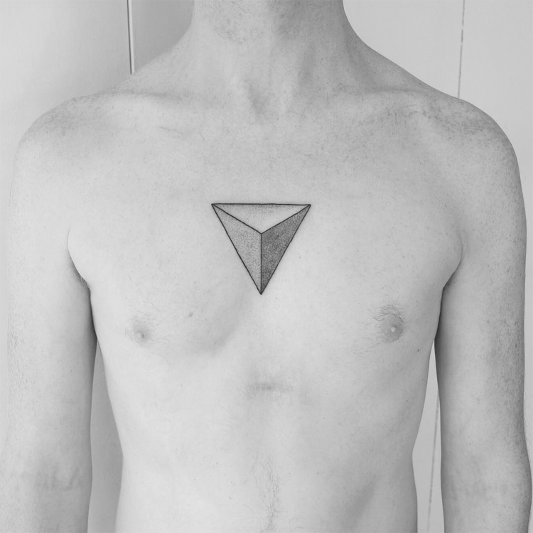 Tattoo tam giác 3D ở ngực chất cho nam
