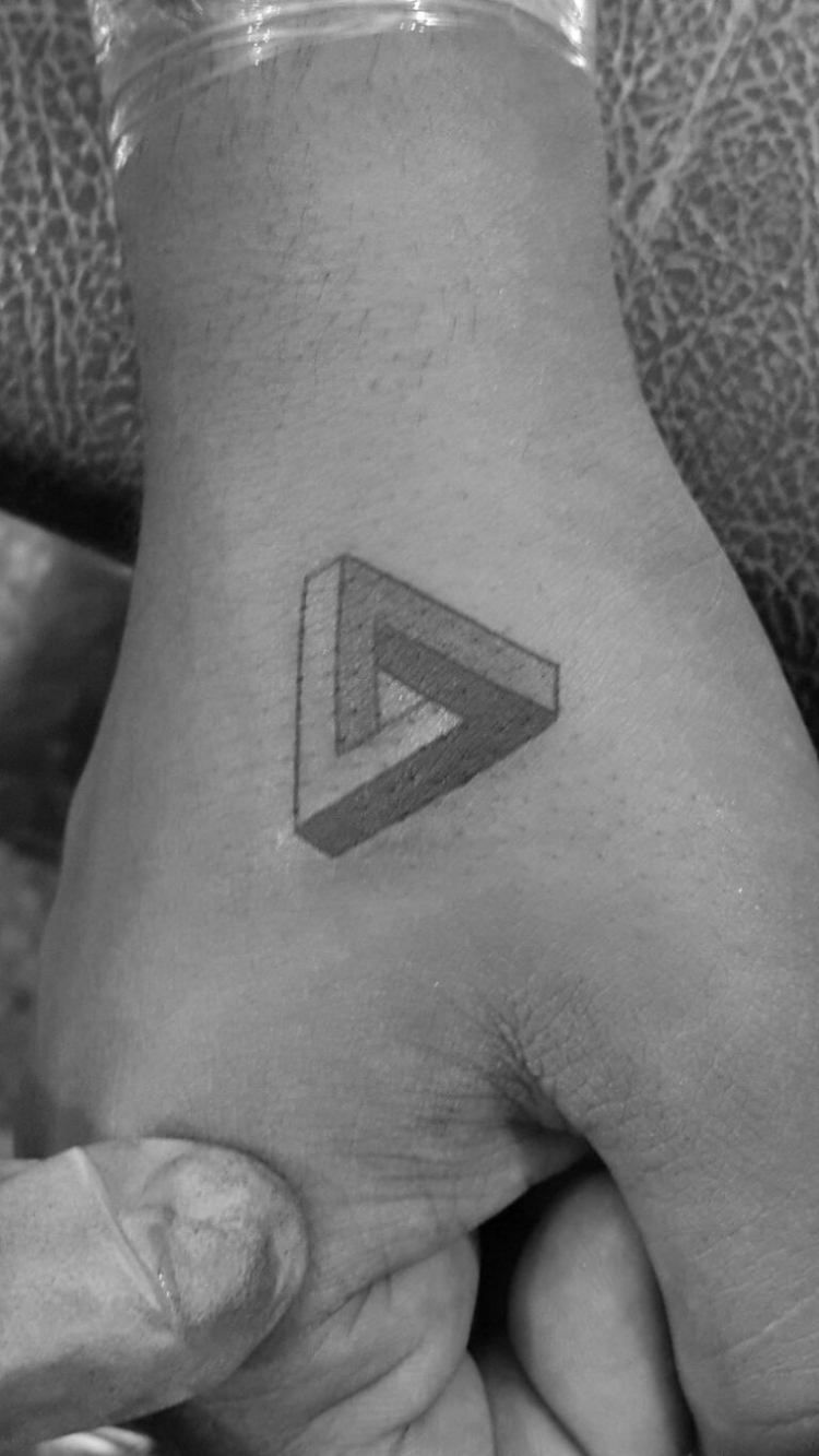Tattoo tam giác 3D basic, nghệ thuật