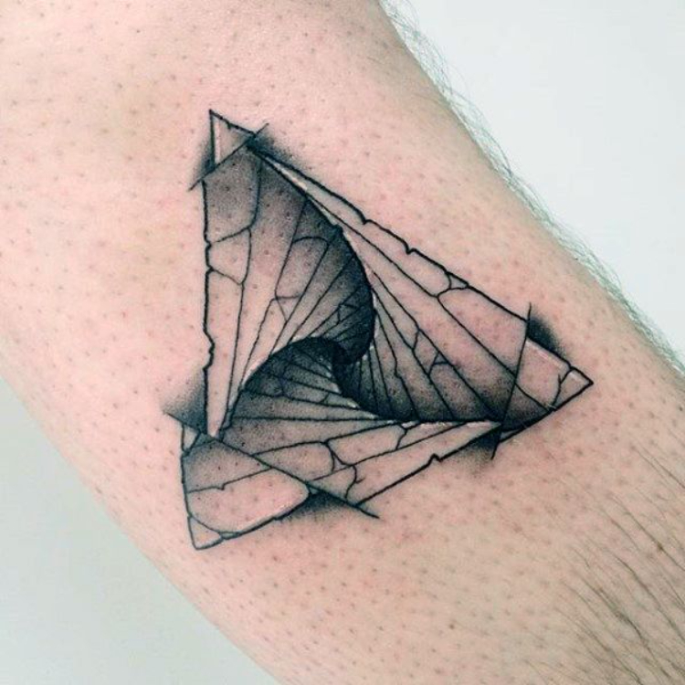 Tattoo tam giác 3D ảo diệu