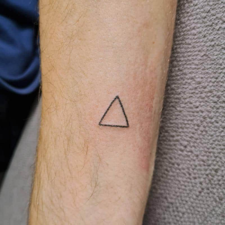 Hình xăm tam giác basic đẹp