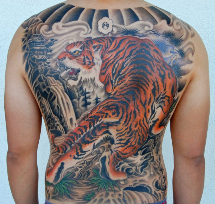 Tattoo Tứ Linh hổ lên núi