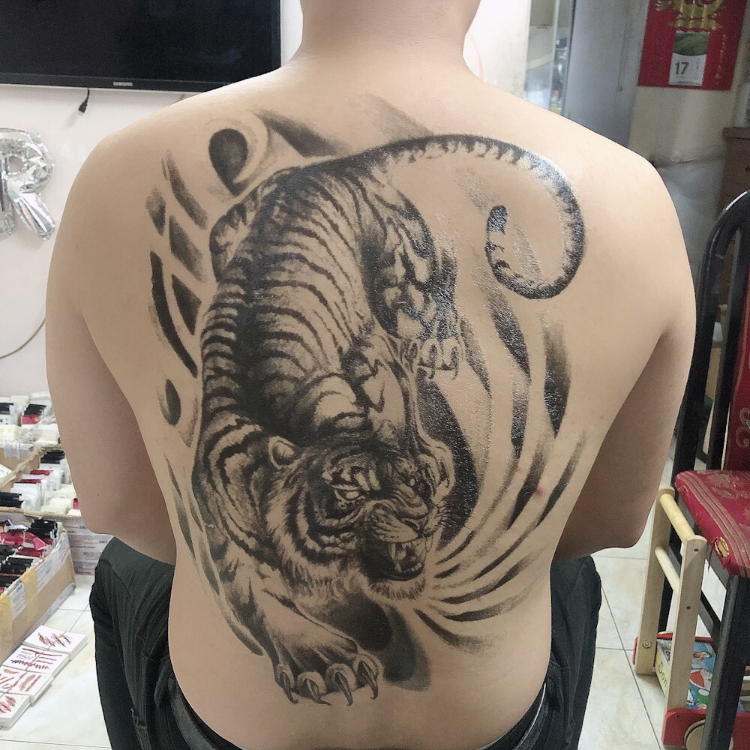 Tattoo Tứ Linh hổ xuống núi