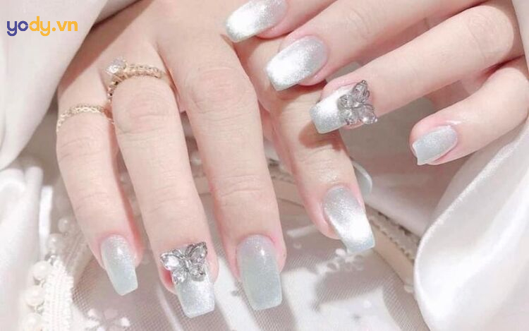 Mẫu nail đơn giản cho cô dâu tinh tế