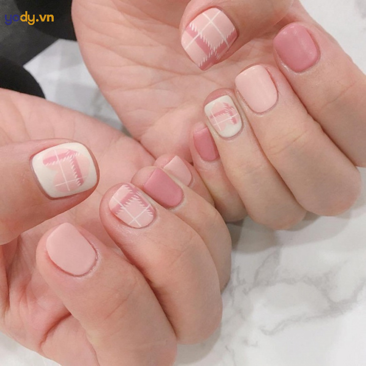 Mẫu nail đơn giản kiểu Hàn Quốc