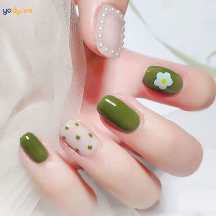 Mẫu nail đơn giản màu xanh bơ