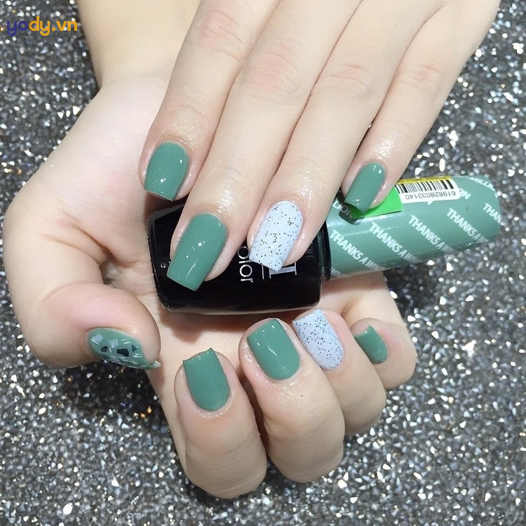 Mẫu nail đơn giản màu xanh ngọc