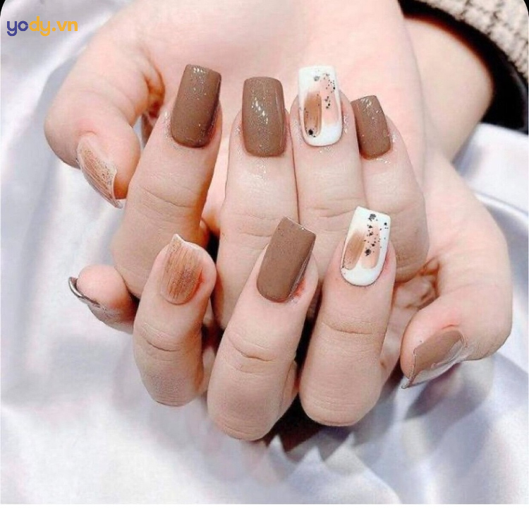 Mẫu nail đơn giản cho da ngăm