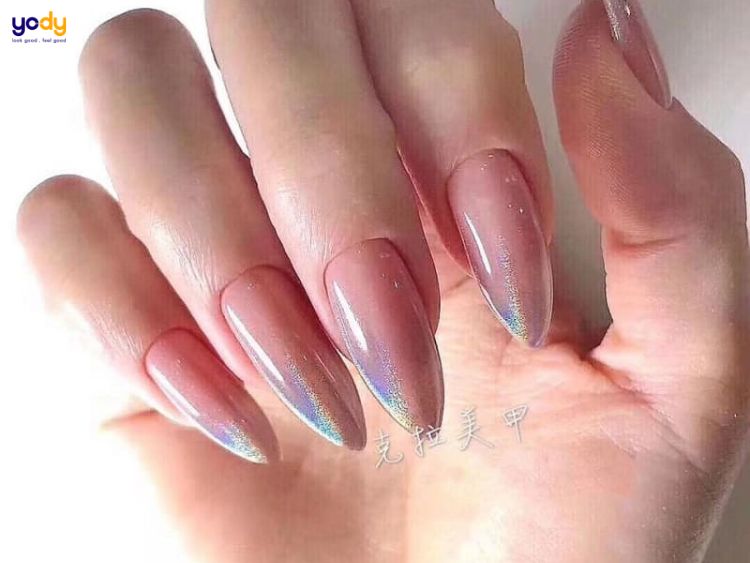 Mẫu nail sơn đầu móng trắng tráng gương