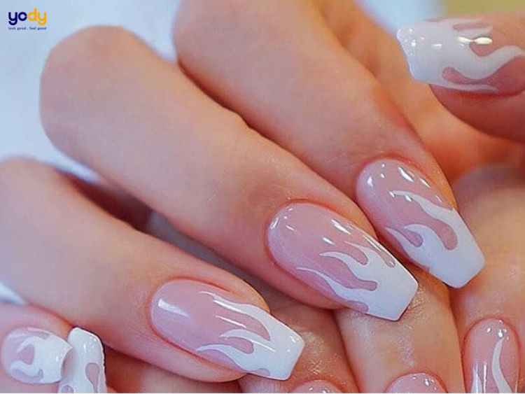 Mẫu nail sơn đầu móng biến tấu kiểu Pháp 